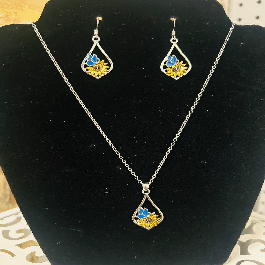 Cheerful Day Necklace Set