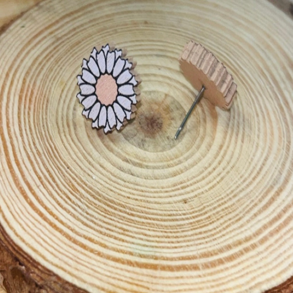 Sunflower stud earrings ￼